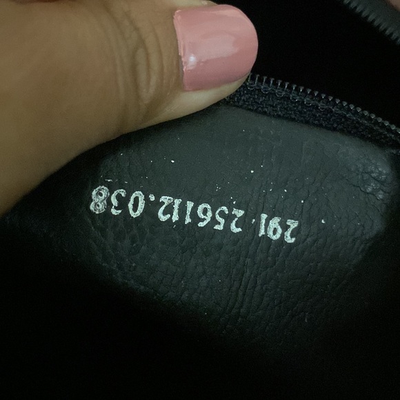 Fendi travel bag size 40 -great preloved condition -firm on price-firm - Picture 13 of 15